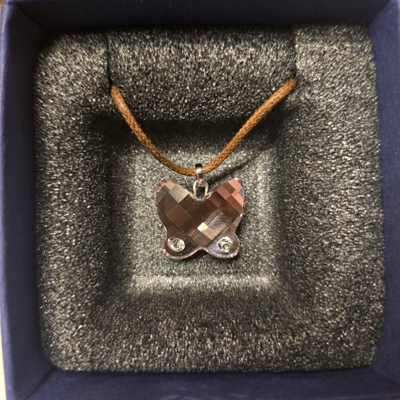 Swarovski pale lavender Signed Briolette Faceted Butterfly Pendant with Leather - Picture 5 of 7